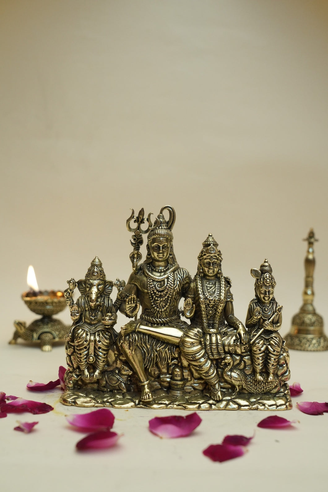 SHIV FAMILY AND KRISHNA