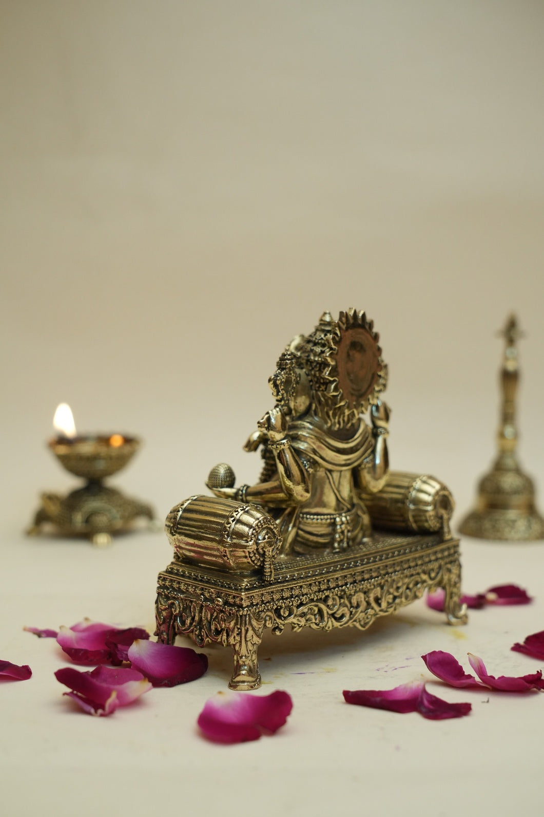 Singhasan Ganesh Idol