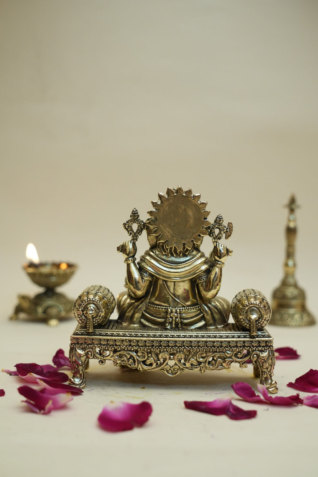 Singhasan Ganesh Idol