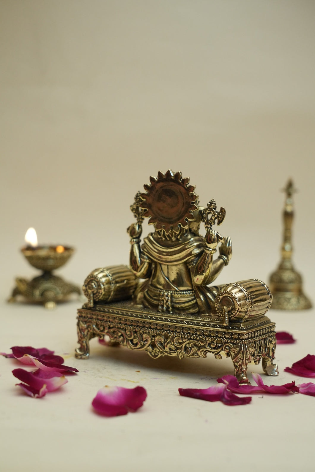 Singhasan Ganesh Idol